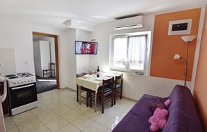 Interior - Practical stay with ocean view (Zambratija)