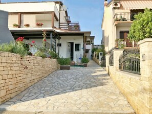 Exterior - Comfortable vacation flat in a great area (Zambratija)