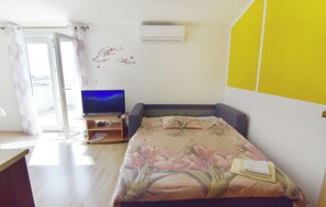 1 bedroom, Internet, bed sheets - Comfortable vacation flat in a great area (Zambratija)