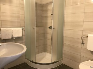 Shower, towels - Cozy studio just a short walk from the beach (Zambratija)