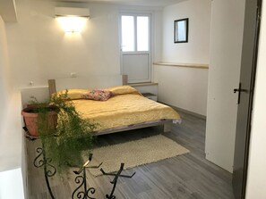 Internet, bed sheets - Cozy studio just a short walk from the beach (Zambratija)