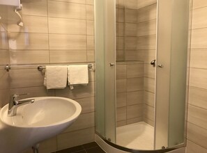 Shower, towels - Cozy studio just a short walk from the beach (Zambratija)
