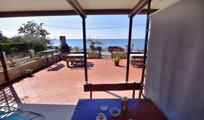 Outdoor dining - Sea-view studio in a quiet area (Zambratija)