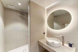 Estúdio clássico, vista para a cidade | Banheiro