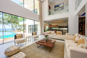 TV, fireplace - Luxury Beachfront Villa Kilifi Kenya (Kilifi)