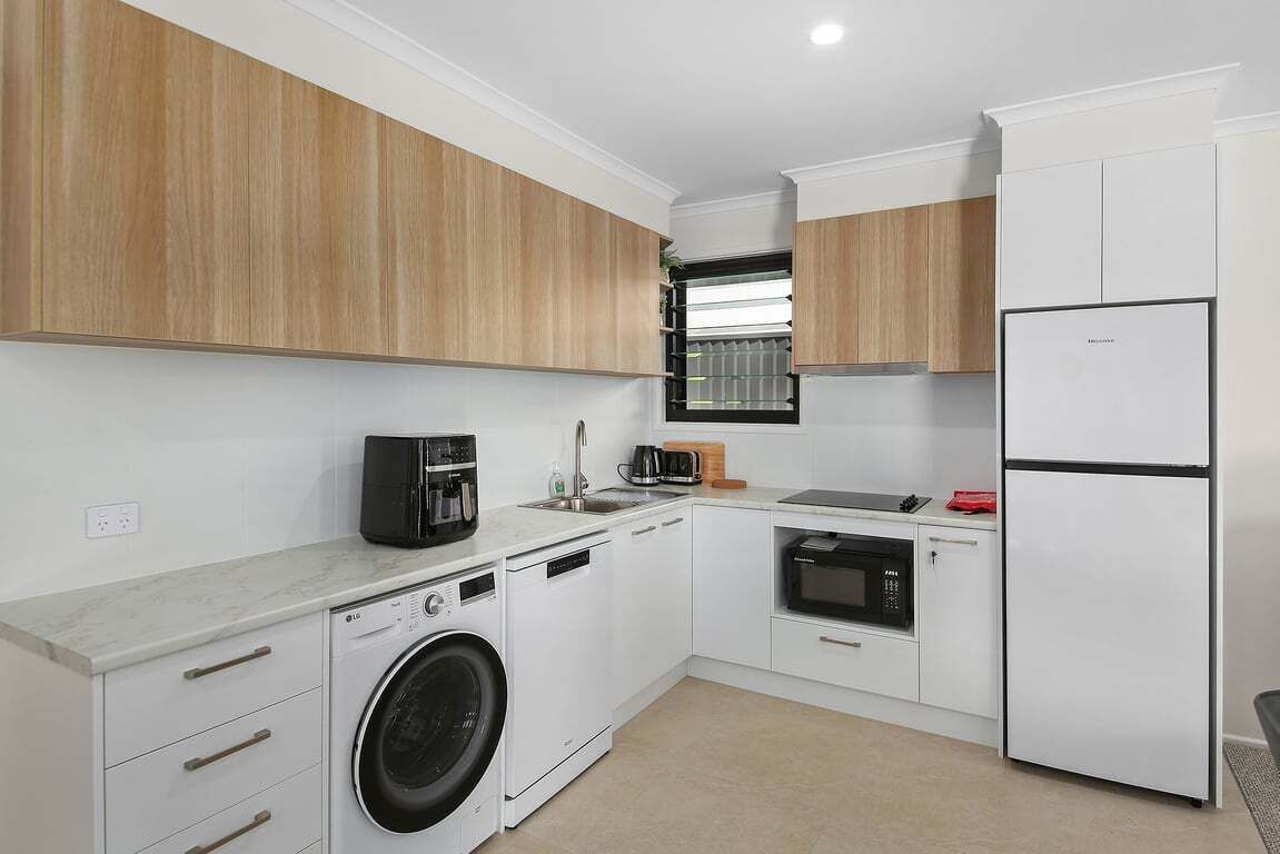 Fridge, microwave, dishwasher, cookware/dishes/utensils