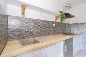 Microwave, dishwasher - Serene 3-bedroom apartment with AC and a jacuzzi in charming Zadar (Zadar)