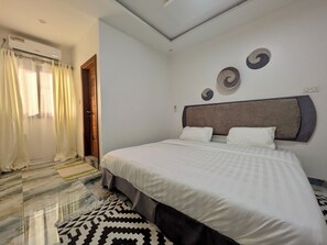 2 bedrooms, iron/ironing board, Internet, bed sheets - Peaceful 2-bedroom apartment with AC in vibrant Dakar (Dakar)