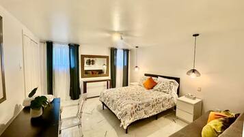 3 habitaciones, tabla de planchar con plancha, wifi y ropa de cama