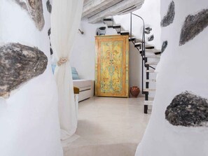 Interior - Villa with air conditioning, private jacuzzi and 360° panoramic view (Pyrgos Kallistis)