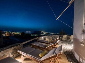 Terrace/patio - Villa with air conditioning, private jacuzzi and 360° panoramic view (Pyrgos Kallistis)