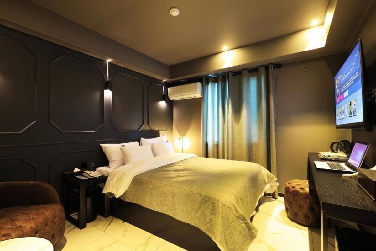 Classic Studio, City View