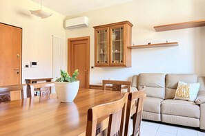 Dining - SE234 – Senigallia, three-room apartment in the center with terrace and air conditioning (Senigallia)
