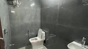 Deluxe Room | Bathroom