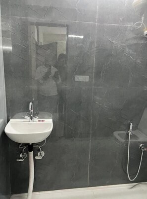 Deluxe Room | Bathroom