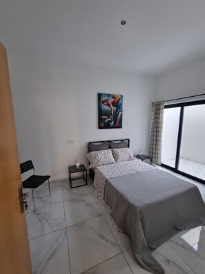 2 bedrooms, iron/ironing board, WiFi, bed sheets - Explore the City from this Modern Loft (Praia)