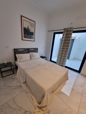 2 bedrooms, iron/ironing board, WiFi, bed sheets - Explore the City from this Modern Loft (Praia)