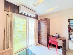 Deluxe Double Room, City View | Desk, free WiFi - Rohit Rohini Swami Pranavananda Marg (Puri)
