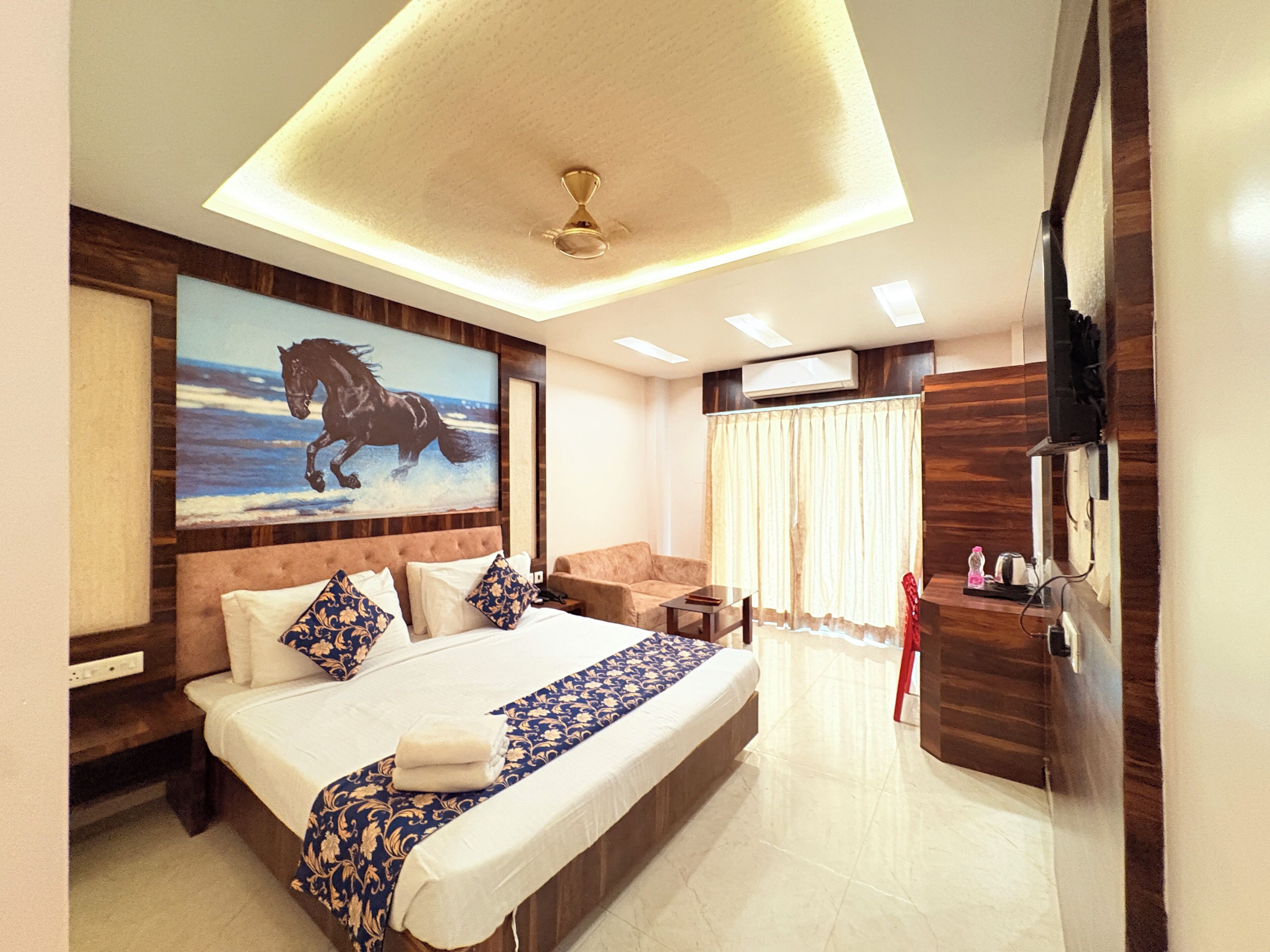 Deluxe Double Room, City View | Desk, free WiFi