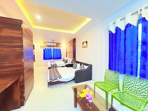 Family Room, City View | Desk, free WiFi - Rohit Rohini Swami Pranavananda Marg (Puri)