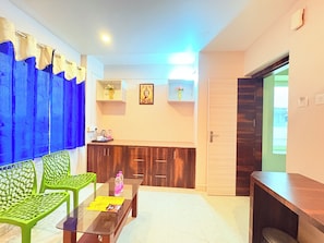Family Room, City View | Desk, free WiFi - Rohit Rohini Swami Pranavananda Marg (Puri)