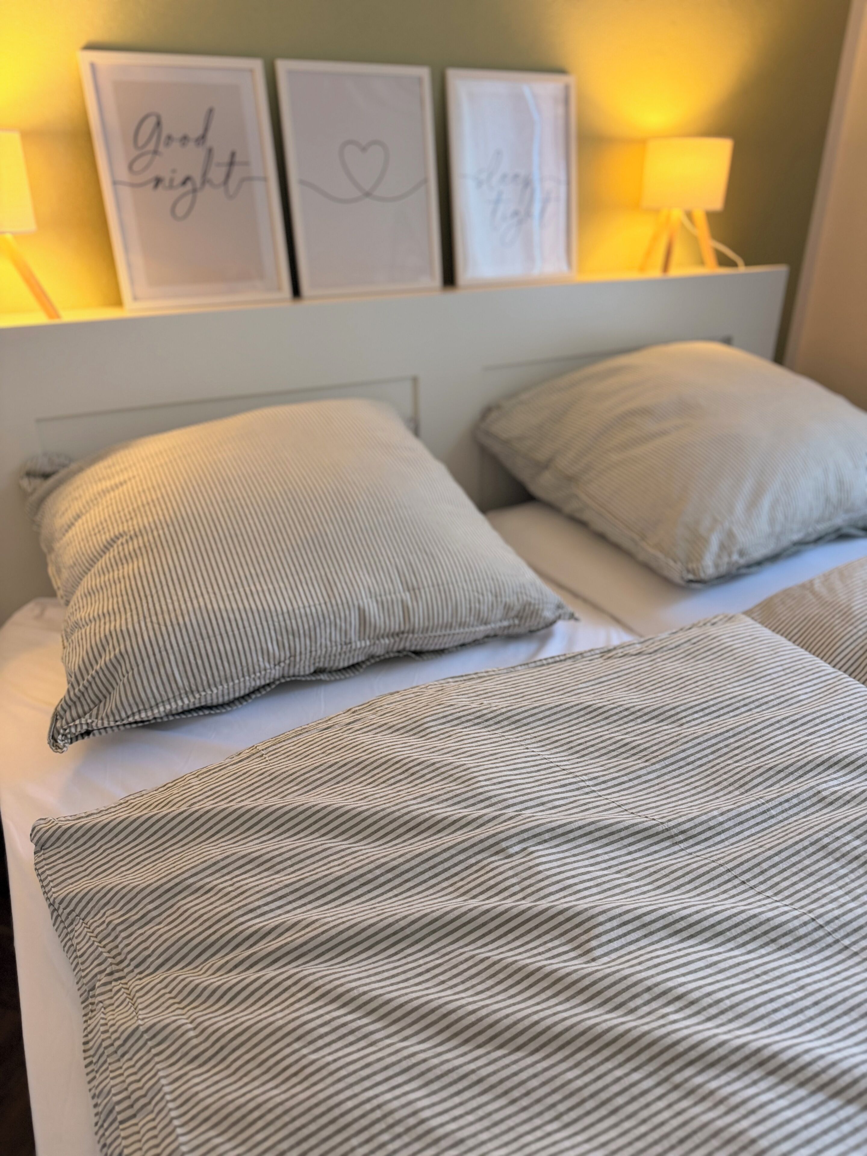 2 bedrooms, travel crib, free WiFi, bed sheets