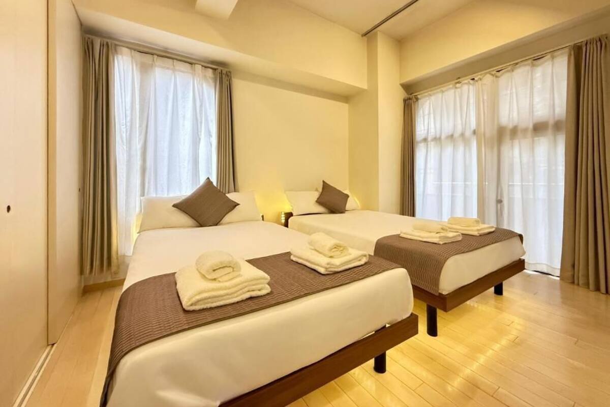 Estudio básico, balcón