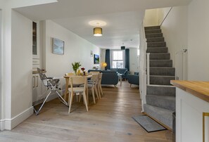 Televisie en een open haard