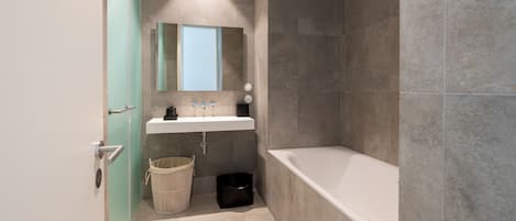 Shower, towels