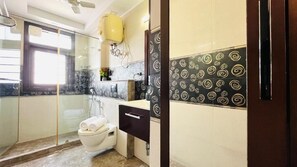 Estudio básico, balcón | Baño