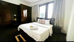 Estudio básico, balcón