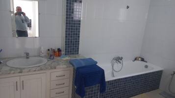 Classic Apartment | Bathroom