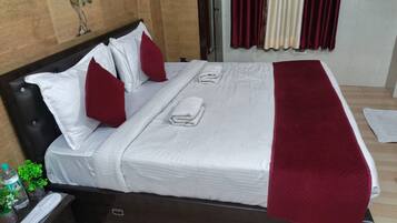 Desk, laptop workspace, free WiFi, bed sheets