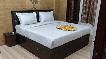 Desk, laptop workspace, free WiFi, bed sheets