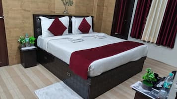 Deluxe Double Room | Meja, ruang kerja komputer riba, Wi-fi percuma, cadar katil
