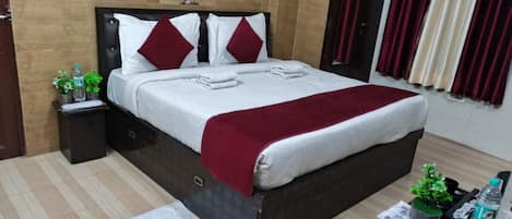 Deluxe Double Room | Desk, laptop workspace, free WiFi, bed sheets