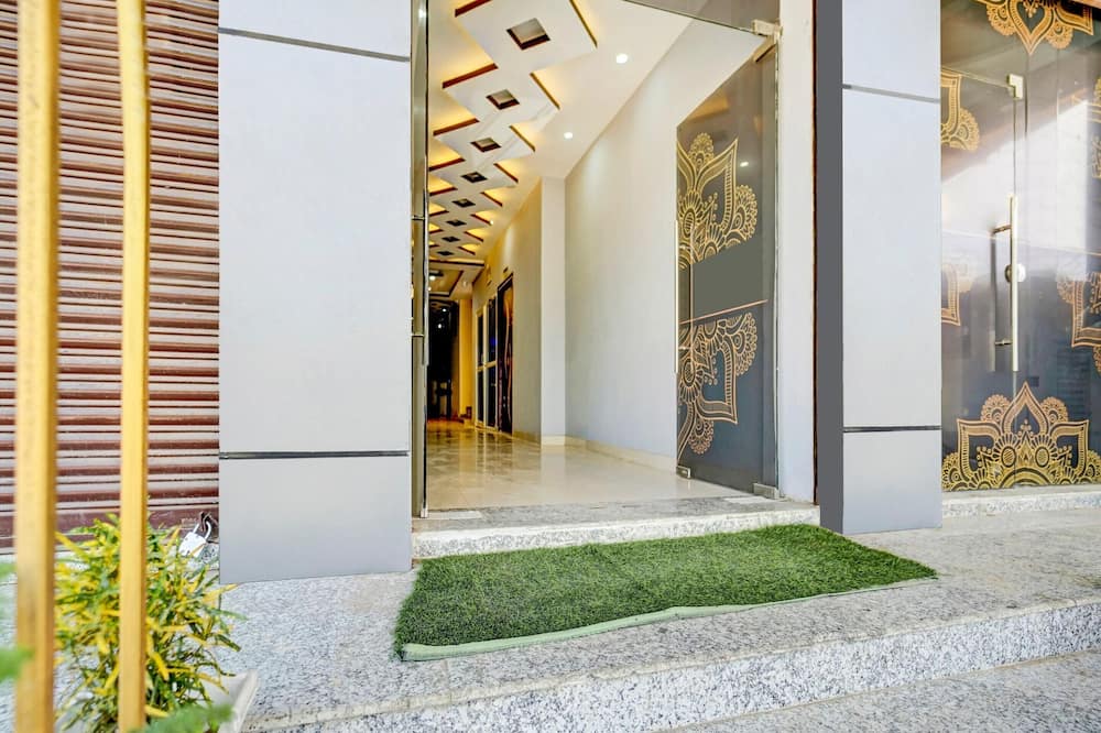 Deluxe Anisabad Near Mahavir Sansthan