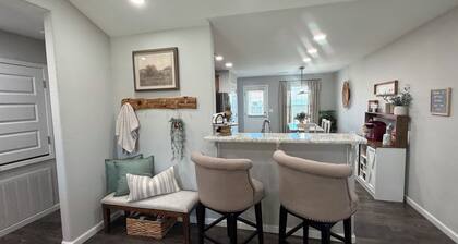 This house is a 4 bedroom(s), 2 bathrooms, located in Fayetteville, AR.
