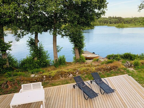 Holiday home Lunding! Holiday home near the lake in southern Småland. Jetty and sauna.