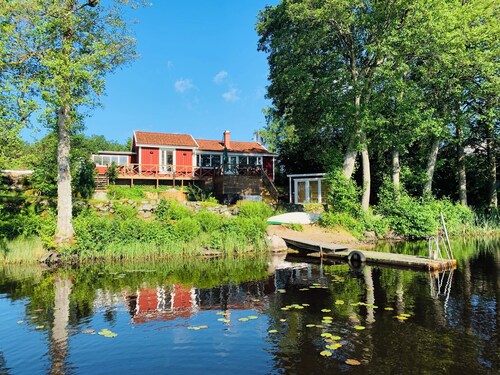 Holiday home Lunding! Holiday home near the lake in southern Småland. Jetty and sauna.