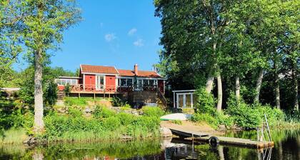 Holiday home Lunding! Holiday home near the lake in southern Småland. Jetty and sauna.