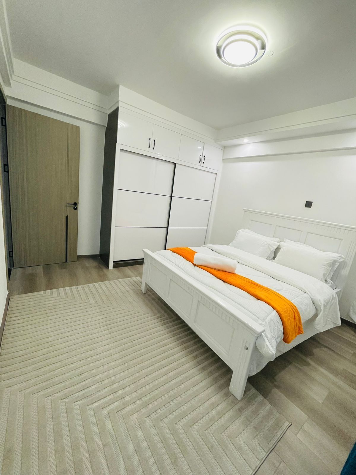 1 habitación, tabla de planchar con plancha y wifi 