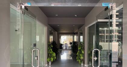 Luxury 1-Bedroom Apartment 5 Minutes to the Islamabad Airport with AC & WiFi