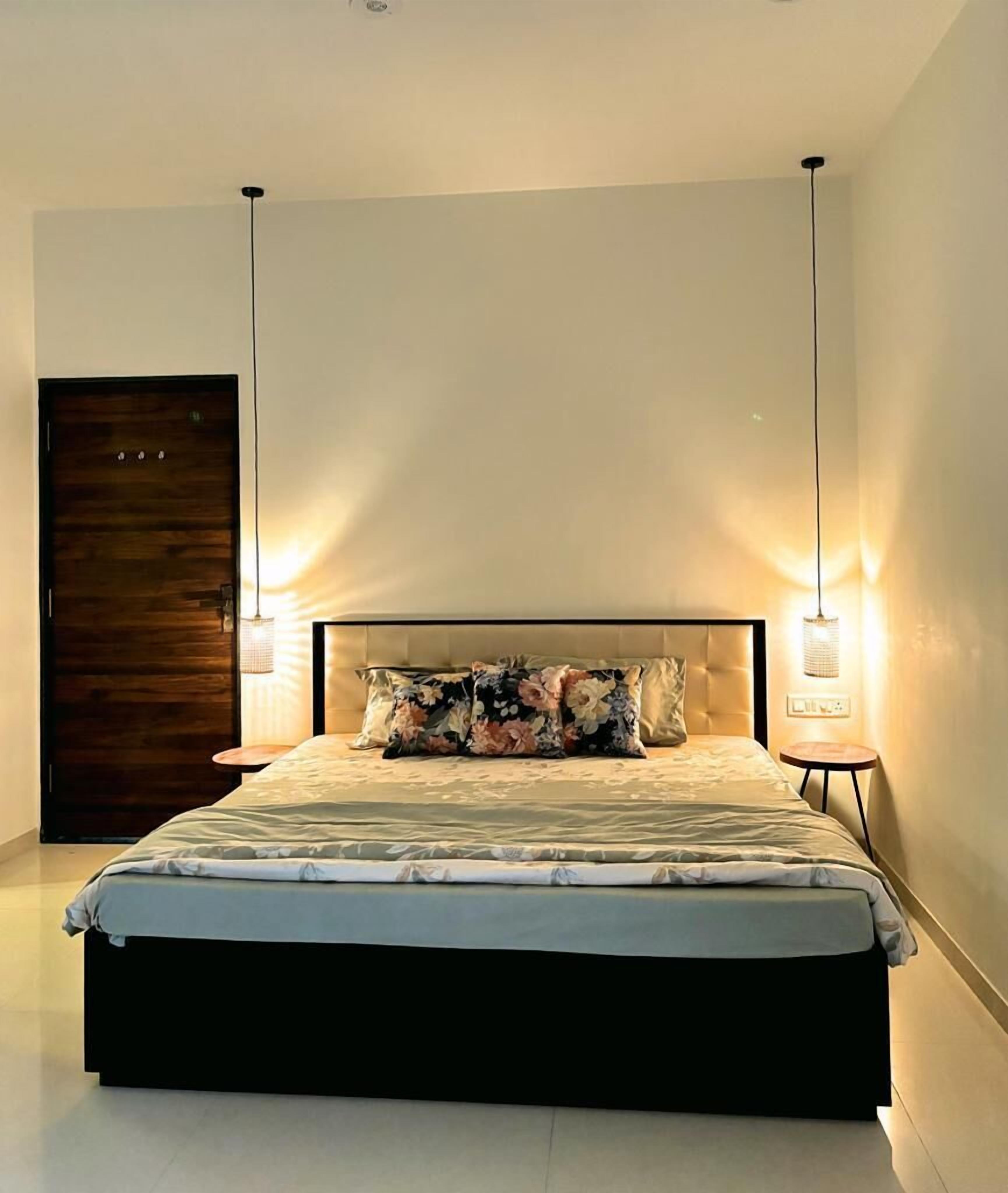 3 bedrooms, desk, iron/ironing board, free WiFi