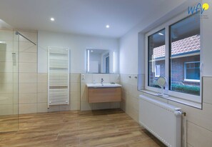 Bathroom - Vrbo Property (Langeoog)