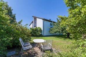 Outdoor dining - Vrbo Property (Ostseebad Kühlungsborn)