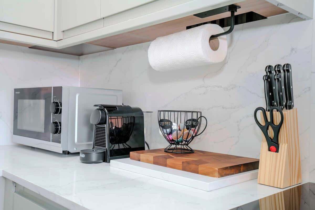 Frigorifero, microonde, forno, piano cottura