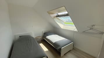 2 bedrooms, iron/ironing board, free WiFi, bed sheets