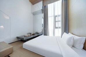 Dúplex familiar, vista a la ciudad | Ropa de cama de alta calidad, edredón y cortinas blackout 