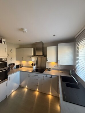 Private kitchen - Beautiful family home in stunning Yorkshire village between York and Leeds (Tadcaster)